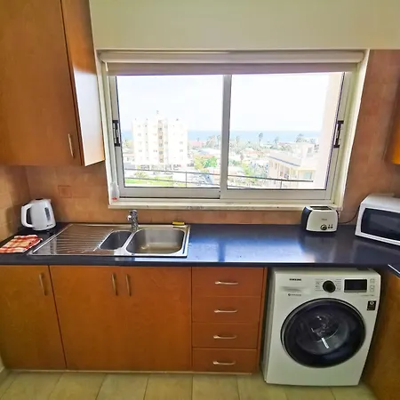 License To Chill * Lárnaca