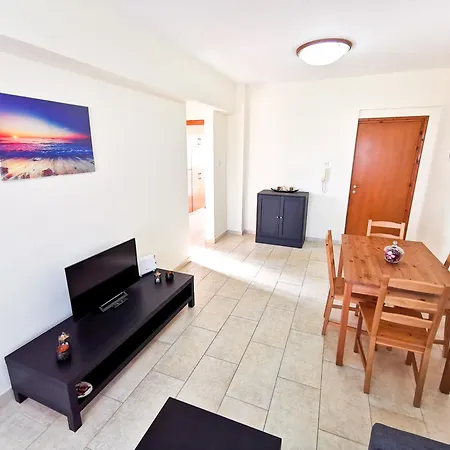 Apartament License To Chill Larnaca